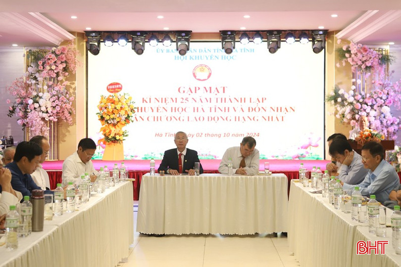 Đại biểu tham dự buổi gặp mặt. 9-726.jpg
