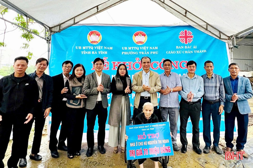 Các đơn vị khởi công nhà ở cho gia đình bà Nguyễn Thị Hoan. bqbht_br_5.jpg