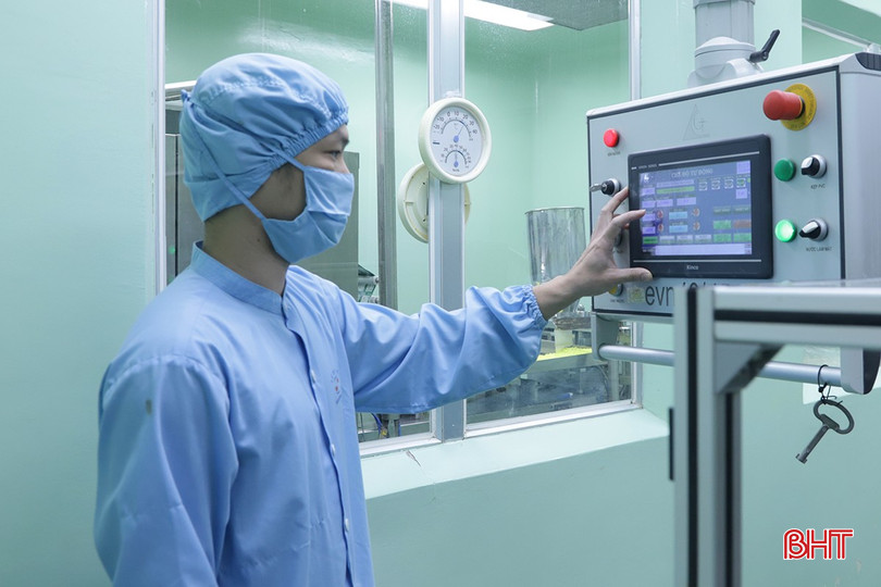 Phong trào thi đua của Công ty CP Dược Hà Tĩnh được gắn với đổi mới công nghệ, nghiên cứu và cho ra đời những sản phẩm tiên tiến. bqbht_br_3.jpg