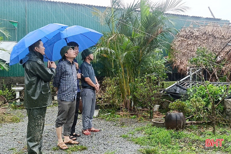 Chính quyền xã Cẩm Lạc gấp rút triển khai công tác rà soát, phân loại đối tượng thiệt hại để giải ngân nguồn hỗ trợ đúng quy định. bqbht_br_3.jpg