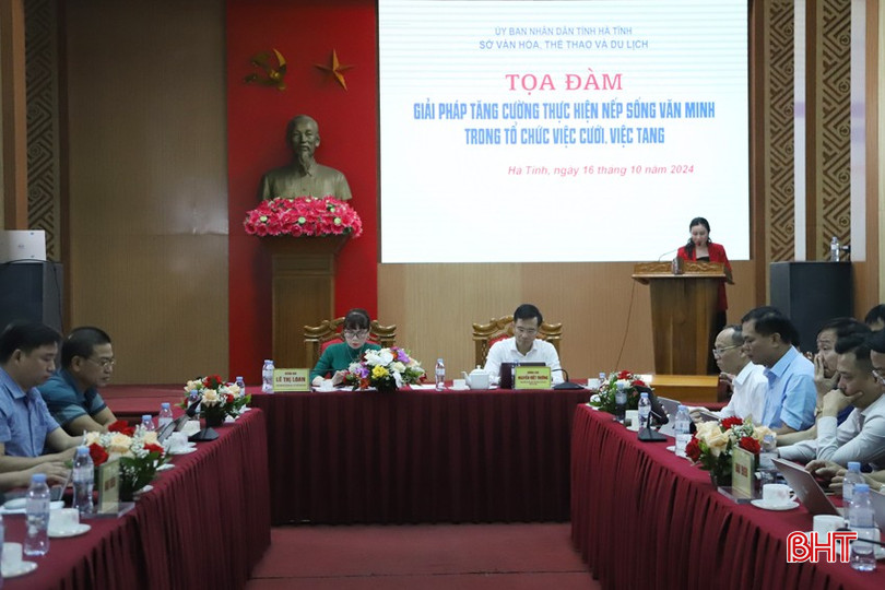 Lãnh đạo Sở VH-TT& DL chủ trì buổi tọa đàm. 3-1266.jpg