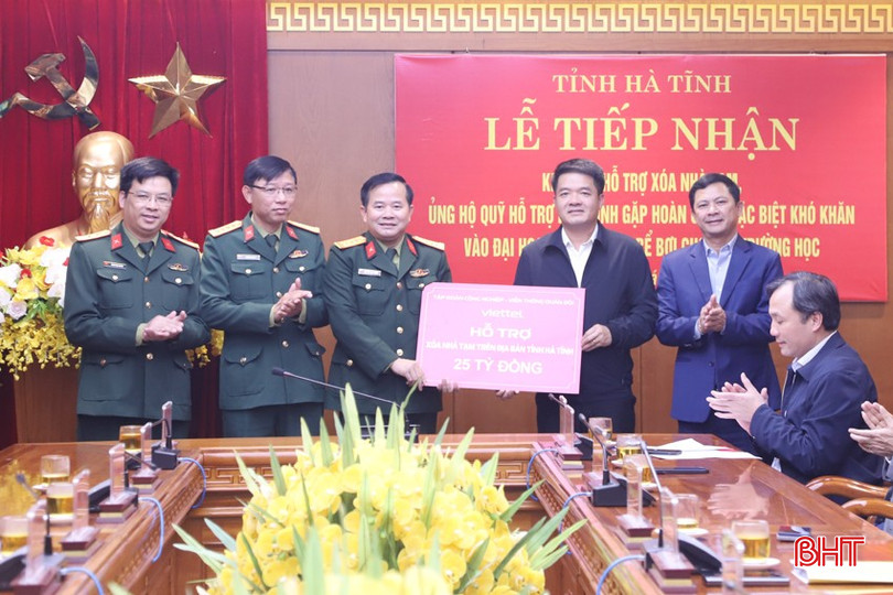 Tập đoàn Viettel hỗ trợ tỉnh Hà Tĩnh 25 tỷ đồng để xóa nhà tạm, nhà dột nát trên địa bàn. bqbht_br_1.jpg