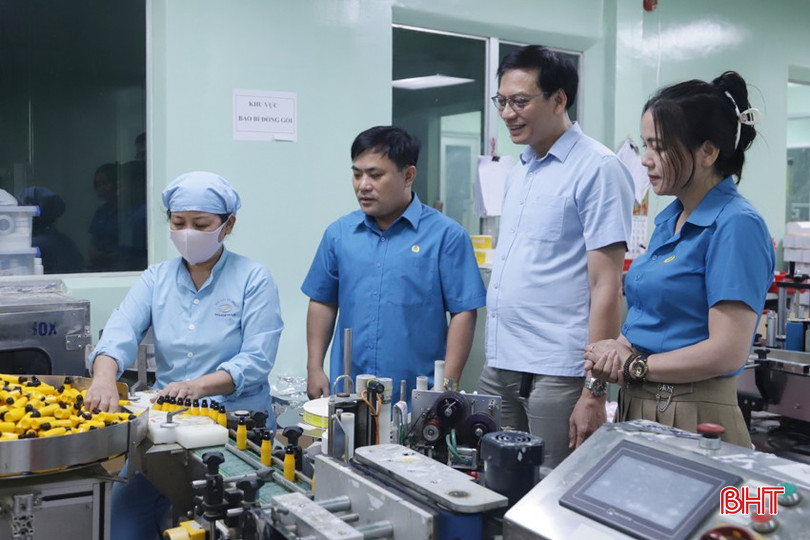 Lãnh đạo các doanh nghiệp và tổ chức công đoàn thường xuyên sâu sát, có sự động viên kịp thời để khích lệ tinh thần thi đua của người lao động. bqbht_br_4.jpg