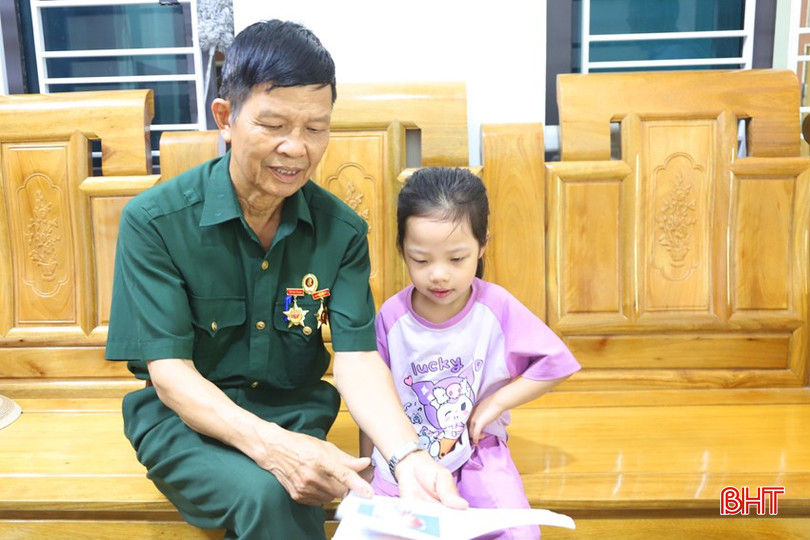 Chơi đùa, thư giãn cùng con cháu theo những cách phù hợp với điều kiện sức khỏe là để ông bà có thời gian nghỉ ngơi. bqbht_br_2-4922.jpg