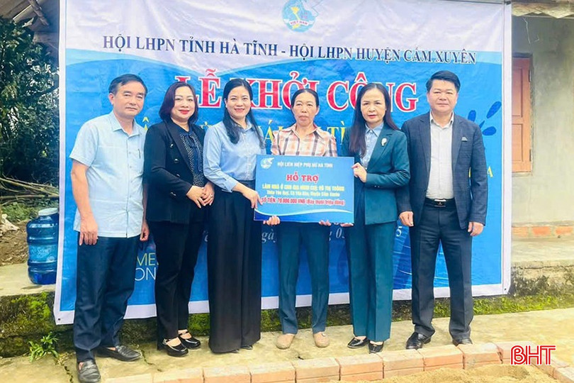 Hội LHPN tỉnh khởi công nhà ở cho hộ nghèo huyện Cẩm Xuyên. bqbht_br_8.jpg