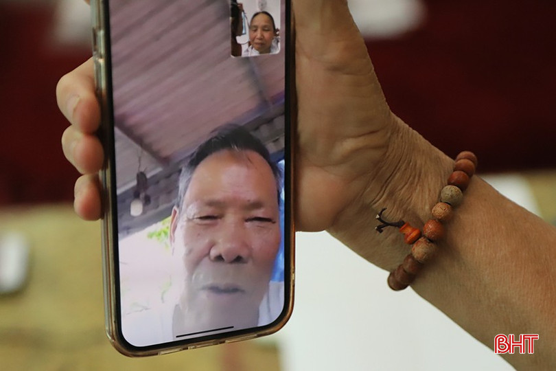 Ở đầu dây bên kia, ông Chiêm cũng mừng vui khôn xiết vì ước mong tìm lại đồng đội đã thành hiện thực. bqbht_br_4.jpg