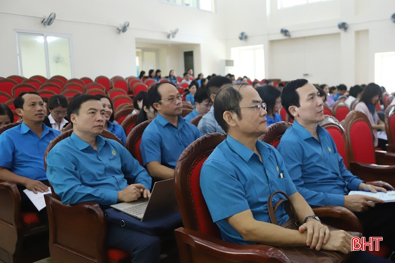 Hội nghị là dịp để cán bộ công đoàn các cấp nâng cao kỹ năng, nghiệp vụ. 66-692-2076.jpg