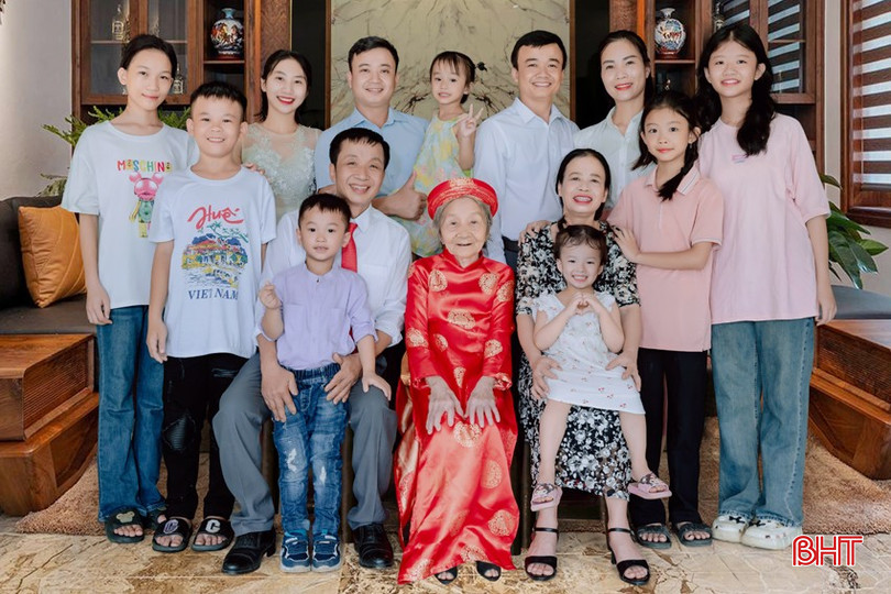 Đại gia đình 4 thế hệ của anh Phan Anh Chứ. 11.jpg
