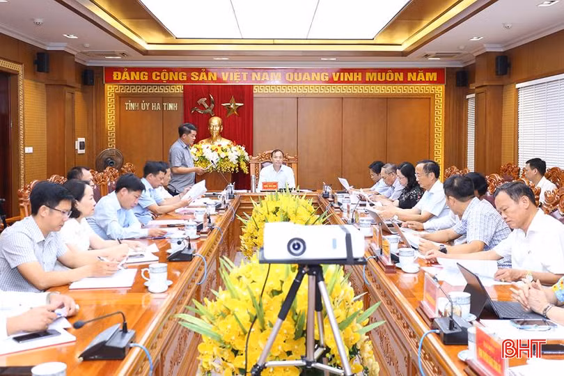 Chiều 15/7, dưới sự chủ trì của Bí thư Tỉnh ủy Hoàng Trung Dũng, Thường trực Tỉnh ủy tổ chức duyệt nội dung Đại hội MTTQ tỉnh lần thứ XV, nhiệm kỳ 2024-2029.