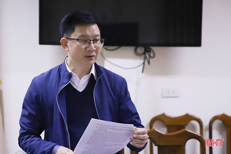 Trưởng ban Tuyên giáo - Phong trào (Ủy ban MTTQ tỉnh) Trần Văn Lượng báo cáo kết quả hoạt động năm 2024, triển khai nhiệm vụ năm 2025 của Ban Vận động Quỹ "Vì người nghèo" tỉnh. bqbht_br_6-1358.jpg