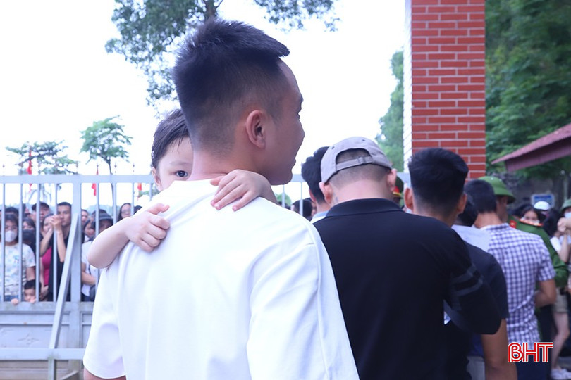 Sự mong ngóng, chờ đón của gia đình, người thân là động lực để những người từng lầm lỗi trở về sống có ích cho xã hội. bqbht_br_1.jpg