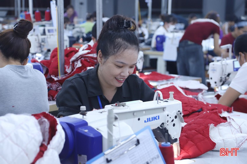 Chị Nguyễn Thị Hưng cảm thấy tin tưởng và yên tâm hơn khi trở thành đoàn viên công đoàn. 1.jpg