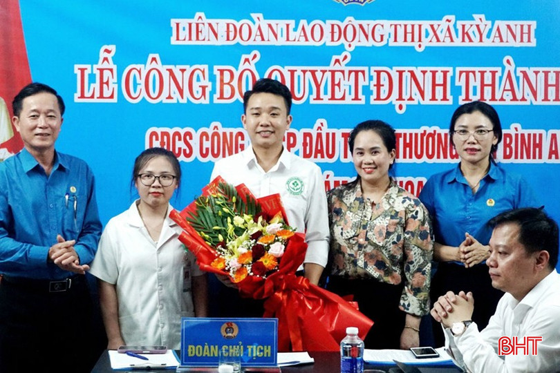 Từ đầu năm đến nay, toàn tỉnh đã thành lập được 23 công đoàn cơ sở, phát triển hơn 3.500 đoàn viên. Từ đầu năm đến nay, toàn tỉnh đã thành lập được 23 công đoàn cơ sở, phát triển hơn 3.500 đoàn viên.