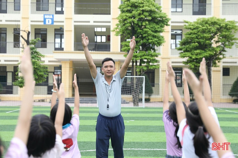 Là giáo viên dạy giáo dục thể chất nên thầy Trân có chế độ sinh hoạt và rèn luyện sức khỏe điều độ. 1-3397.jpg