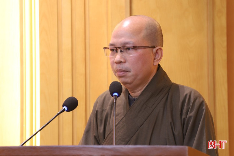 Đại đức Thích Chúc Giác - Trưởng ban Trị sự Phật giáo huyện Vũ Quang tham luận với chủ đề "Đóng góp của tổ chức Giáo hội Phật giáo tỉnh Hà Tĩnh trong hoạt động từ thiện xã hội và bảo vệ môi trường". bqbht_br_3.jpg