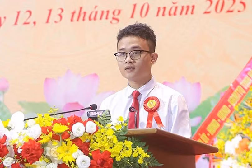 Em Trần Minh Hoàng - chàng trai vàng Olympic Toán quốc tế sẽ tham dự Đại hội Thi đua yêu nước toàn quốc lần thứ XI.