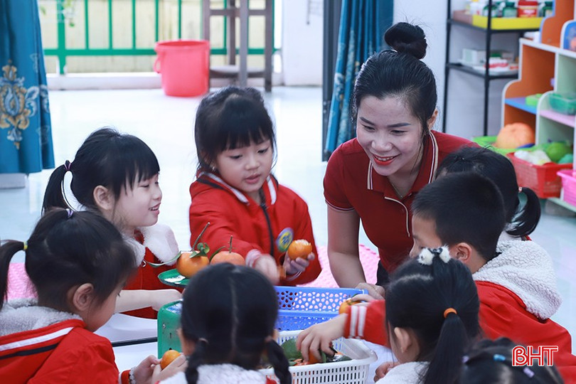 Hơn 14 năm đứng lớp, cô Thủy luôn được đánh giá là giáo viên giỏi. bqbht_br_3.jpg