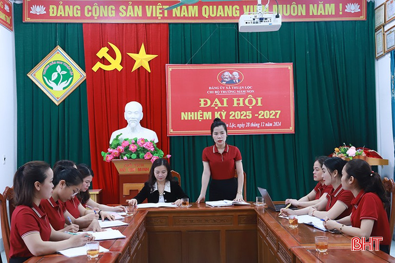 Phát huy vai trò Phó Bí thư Chi bộ, cô Thủy luôn đóng góp xây dựng tập thể nhà trường đoàn kết, vững mạnh. bqbht_br_2.jpg