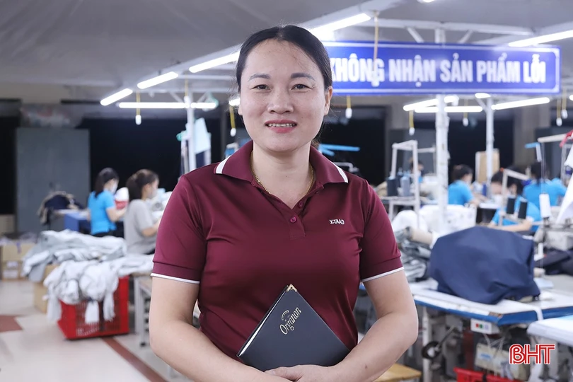 Chị Hà Thị Mai - nữ công nhân "Giỏi việc nước - Đảm việc nhà".