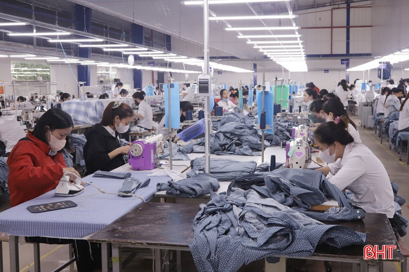 Xí nghiệp May 10 hiện có gần 400 lao động đang làm việc. bqbht_br_4.jpg