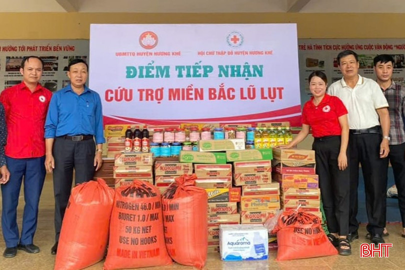 Người dân Hà Tĩnh đóng góp chia sẻ khó khăn cùng đồng bào vùng lũ miền Bắc. 11001.jpg