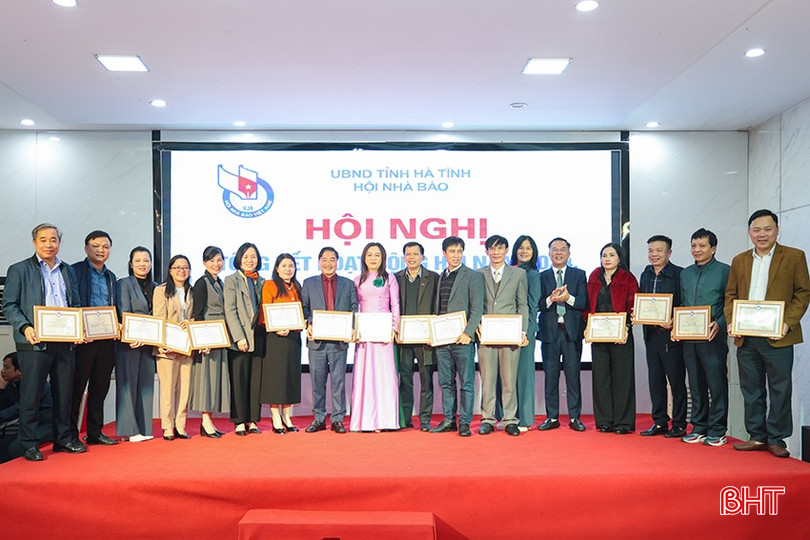 Các cá nhân đạt danh hiệu "Chiến sỹ thi đua cơ sở". bqbht_br_aimg-2133.jpg