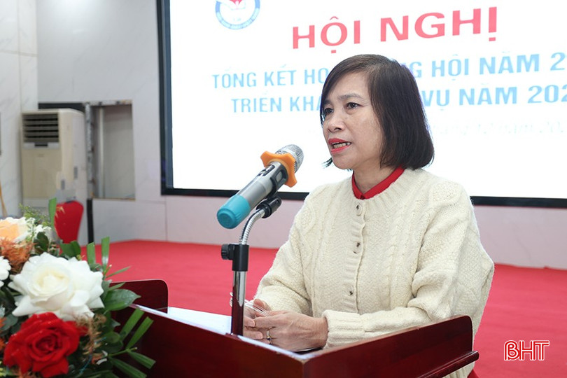 Giám đốc Trung tâm Văn hóa - Truyền thông huyện Đức Thọ Trần Thị Thanh Thủy chia sẻ kinh nghiệm trong công tác tuyên truyền ở địa phương. bqbht_br_aimg-2069.jpg