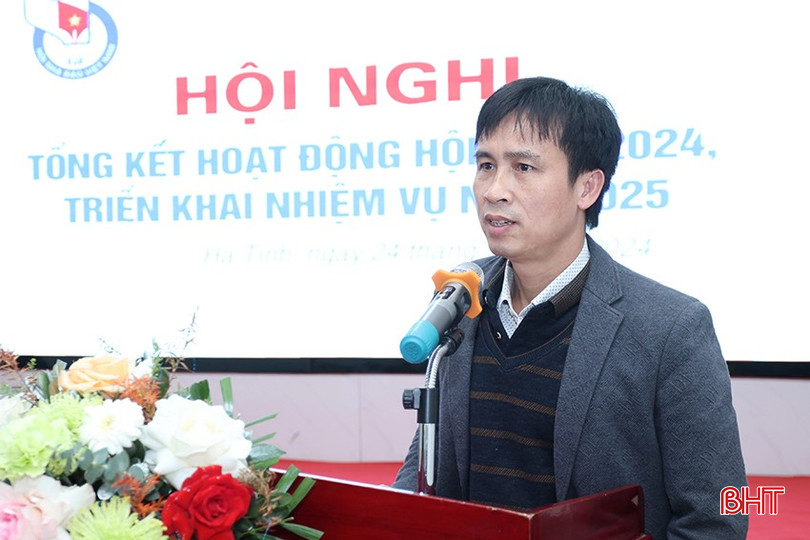 Nhà báo Trần Long - Chi hội Đài PT - TH tỉnh chia sẻ ý kiến về phát triển báo chí theo xu thế truyền thông hiện đại. bqbht_br_aimg-2026.jpg