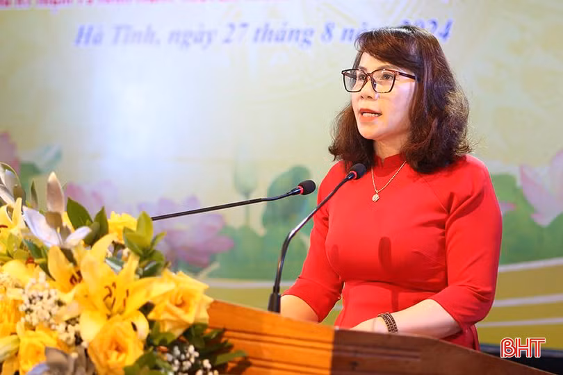 Phó Giám đốc Sở VH-TT&amp;DL Lê Thị Loan báo cáo tổng kết hội thi.