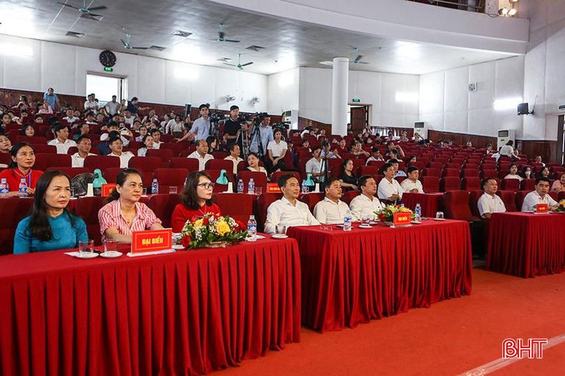 Đại biểu tham dự chương trình. a2 (1).jpg