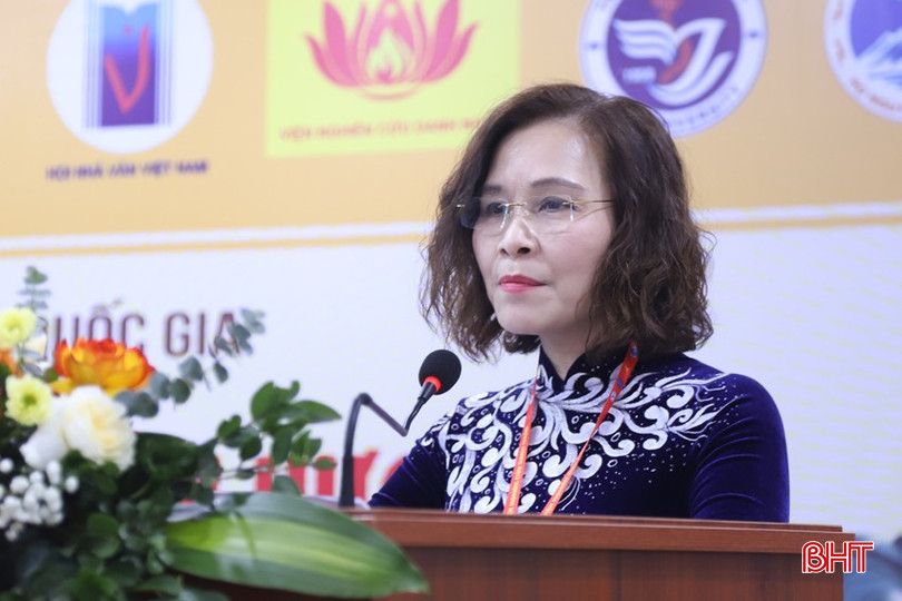 TS. Nguyễn Thị Kim Oanh - Chủ tịch Hội đồng Viện Nghiên cứu danh nhân khai mạc hội thảo. bqbht_br_6.jpg