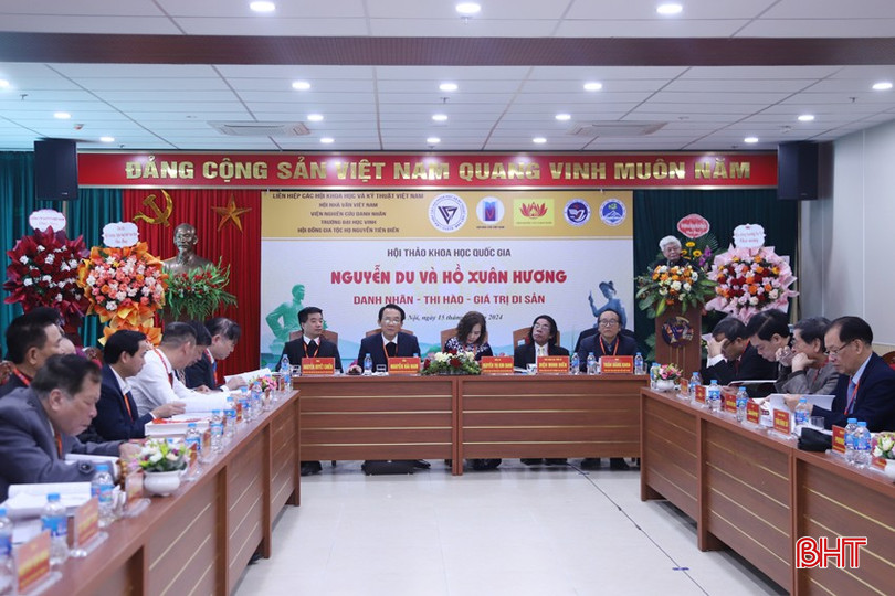 Ban Chủ trì hội thảo bao gồm: TS. Nguyễn Thị Kim Oanh - Chủ tịch Hội đồng Viện Nghiên cứu danh nhân; PGS.TS Biện Minh Điền - giảng viên cao cấp Trường Đại học Vinh; nhà thơ Trần Đăng Khoa - Phó Chủ tịch Hội Nhà văn Việt Nam; Tổng Thư ký Liên hiệp các Hội Khoa học - Kỹ thuật Việt Nam Nguyễn Quyết Chiến; Phó Trưởng ban Dân vận Tỉnh ủy Hà Tĩnh Nguyễn Hải Nam. bqbht_br_1.jpg