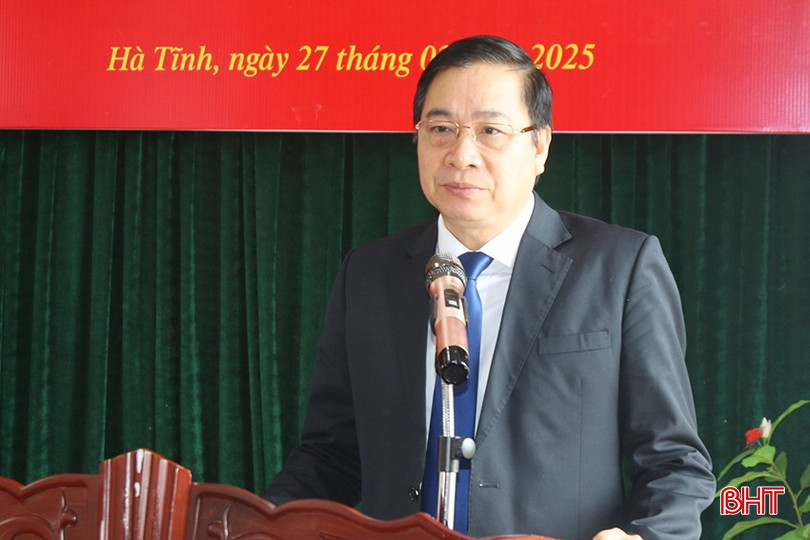 Phó trưởng Ban Tuyên giáo - Dân vận Tỉnh ủy Bùi Xuân Thập đề nghị Hội Chữ thập đỏ tỉnh chủ động xây dựng chương trình, kế hoạch, tập trung vào các hoạt động mang tính đột phá; đồng thời, tăng cường tuyên truyền, huy động sự vào cuộc của các cấp, ngành và toàn xã hội trong triển khai hoạt động nhân đạo... bqbht_br_9.jpg