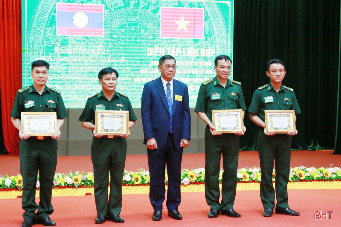 Tổ chức thành công diễn tập ngăn chặn người di cư tự do và xuất nhập cảnh trái phép qua biên giới Việt Nam - Lào