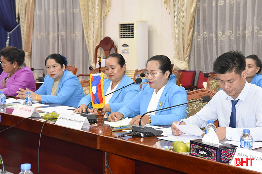 Đại biểu tỉnh Khăm Muồn tham dự chương trình tọa đàm. a2.jpg