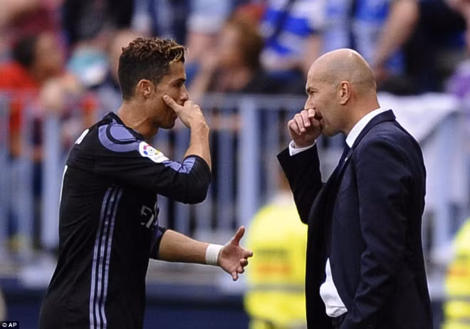 real len dinh liga sau nua thap ki ronaldo zidane vo oa