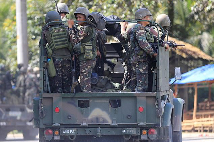 hinh anh quan doi philippines doi pho voi khung bo is o marawi