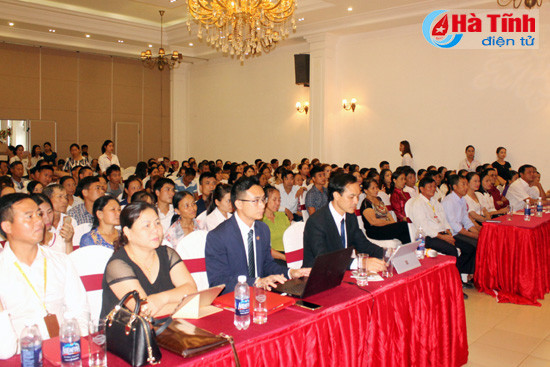 aia ha tinh chi tra hon 1 2 ty dong tien bao hiem cho khach hang