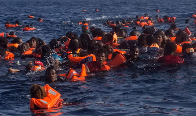 kinh hoang tau lat 200 nguoi roi xuong dia trung hai