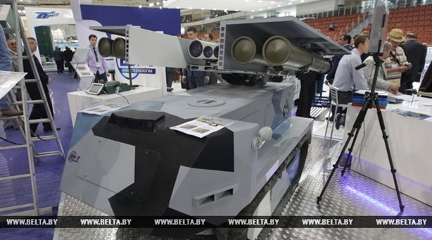 belarus gay soc voi robot chien dau trang bi 4 ten lua