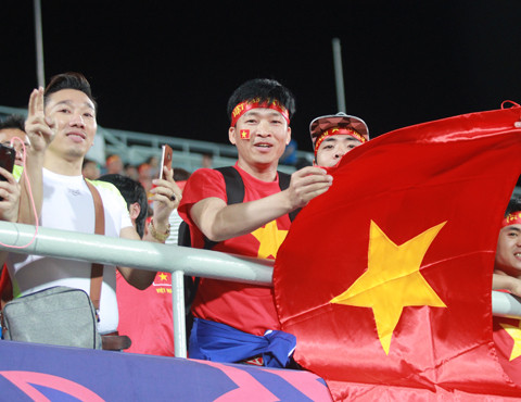 nhung bong hong viet dot chay khan dai san cheonan