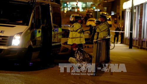 the gioi phan no truoc vu no o san van dong anh