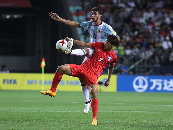 cap sao tre barca toa sang u20 han quoc day argentina den bo vuc