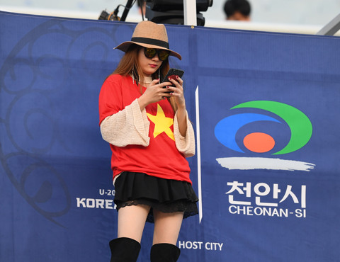 nhung bong hong viet dot chay khan dai san cheonan