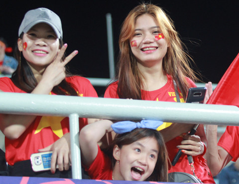 nhung bong hong viet dot chay khan dai san cheonan