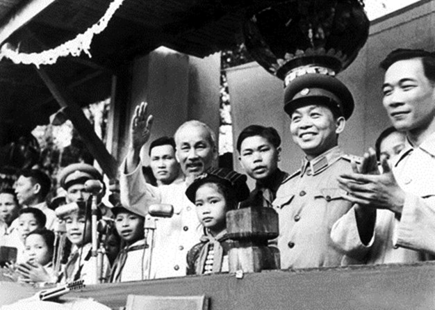 chieu phim ky niem 60 nam bac ho ve tham ha tinh