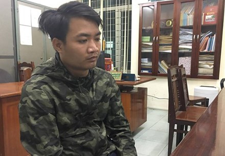 bat giu doi tuong van chuyen 490 banh heroin giau trong binh gas