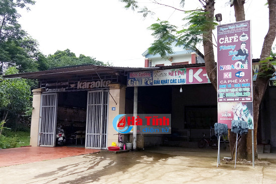 nhan vien quan ca phe chem khach trong thuong den cong an trinh dien