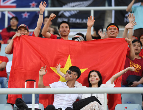 nhung bong hong viet dot chay khan dai san cheonan