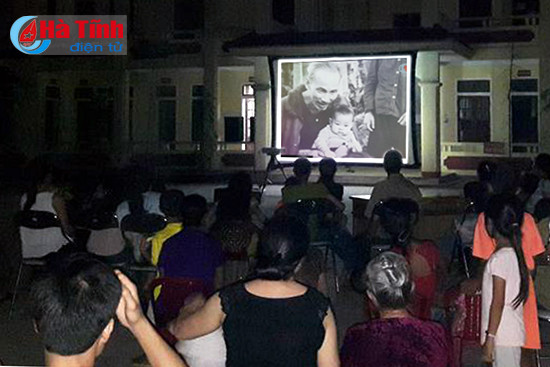 chieu phim ky niem 60 nam bac ho ve tham ha tinh